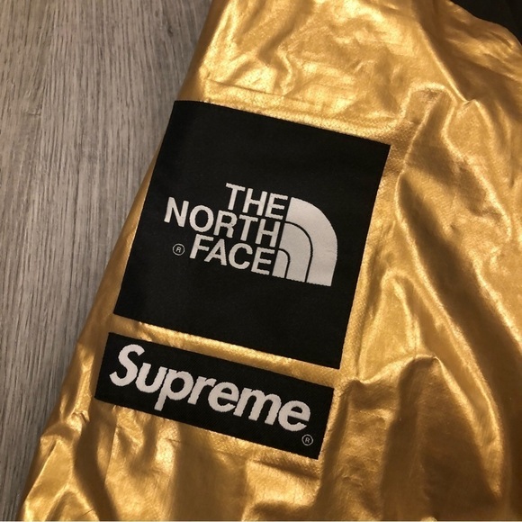SUPREME x The North Face Gold Metallic Mountain‎ Parka Size Medium NWT - Picture 10 of 16